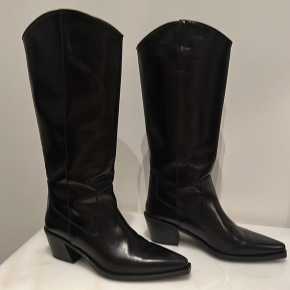 MOSSIMO DUTTI LEATHER BOOT - BRAND NEW, WORN ONCE (indoors only) - Picture 3 of 5